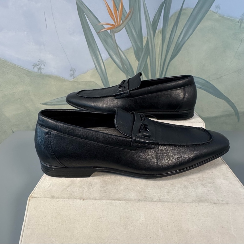 Van Heusen Men's Black Loafers, size 8.5, NWOT - Picture 2 of 11